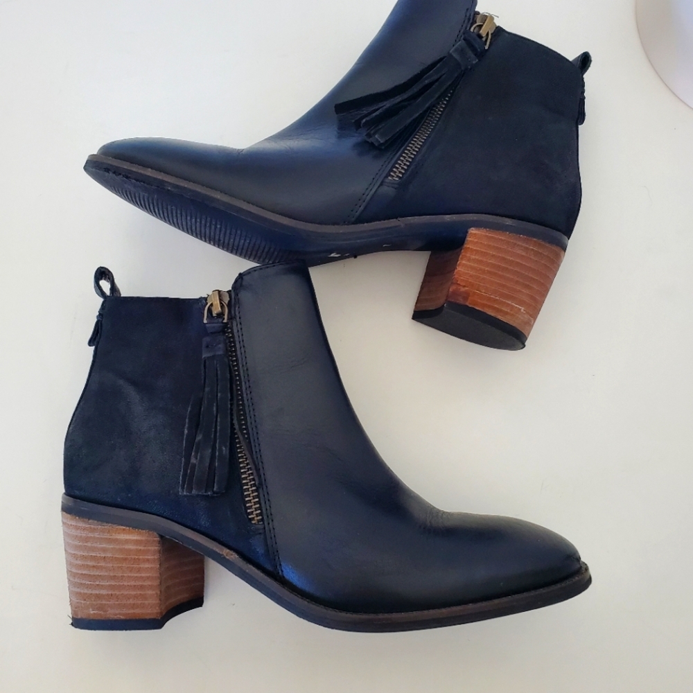 CREVO Sz 7 Black Leather Tassel Zip AUTUMN 2" Heel Ankle Booties Boho Moto Edgy